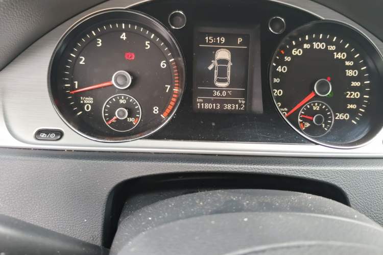 Used Volkswagen Magotan 2013 1.8TSI Premier Model Odometer Close Up