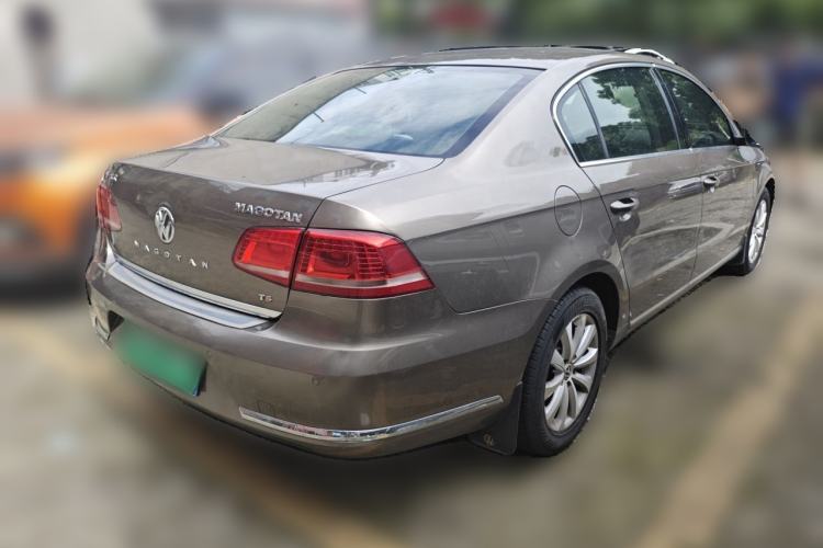 Used Volkswagen Magotan 2013 1.8TSI Luxury Model Rear Right 45 Deg