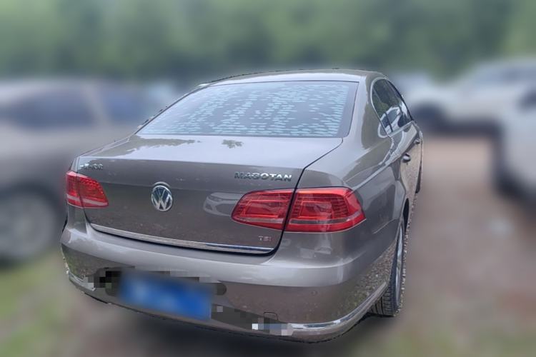 Used Volkswagen Magotan 2013 1.8TSI Luxury Model Rear Right 45 Deg