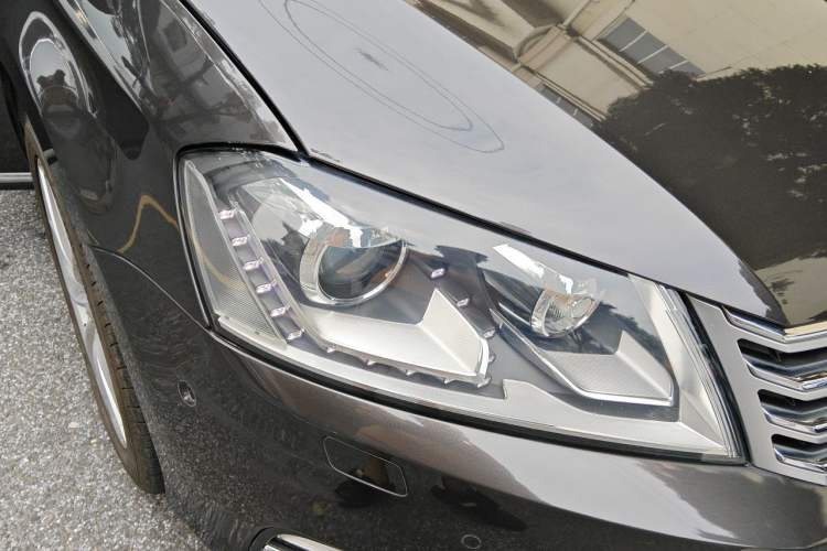 Used Volkswagen Magotan 2013 1.8TSI Prestige Model Right Front Headlight
