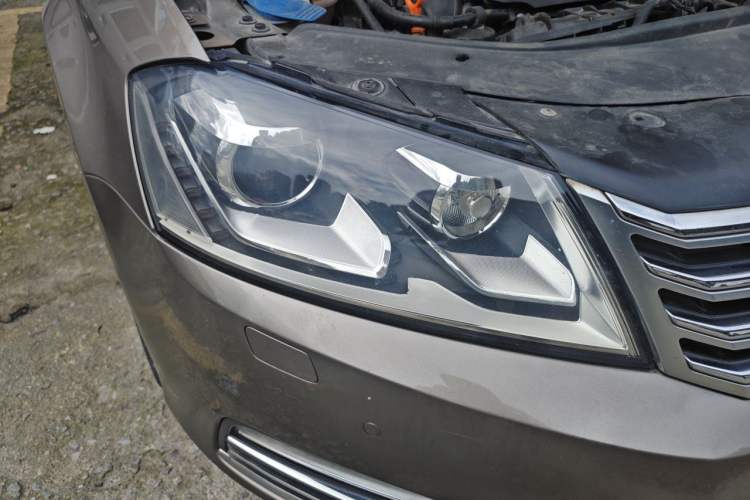 Used Volkswagen Magotan 2013 1.8TSI Luxury Model Right Front Headlight