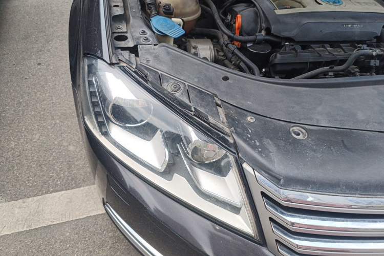 Used Volkswagen Magotan 2013 2.0 TSI Luxury Model Right Front Headlight