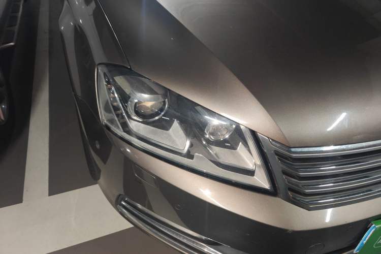 Used Volkswagen Magotan 2013 1.8TSI Prestige Model Right Front Headlight