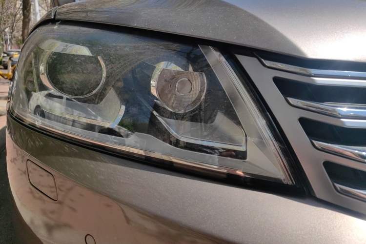 Used Volkswagen Magotan 2013 1.8TSI Luxury Model Right Front Headlight