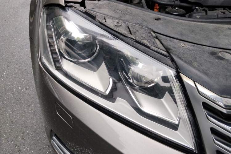 Used Volkswagen Magotan 2013 1.8TSI Luxury Model Right Front Headlight