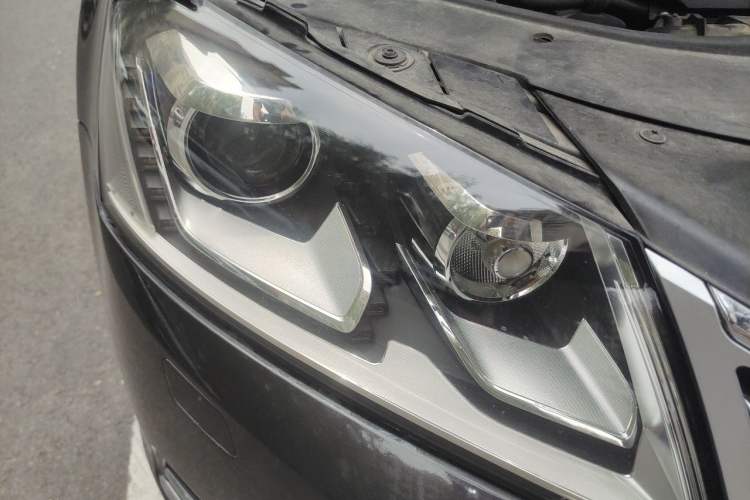Used Volkswagen Magotan 2013 2.0 TSI Luxury Model Right Front Headlight