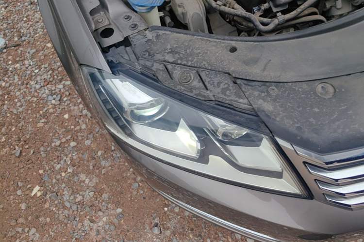 Used Volkswagen Magotan 2013 1.8TSI Luxury Model Right Front Headlight