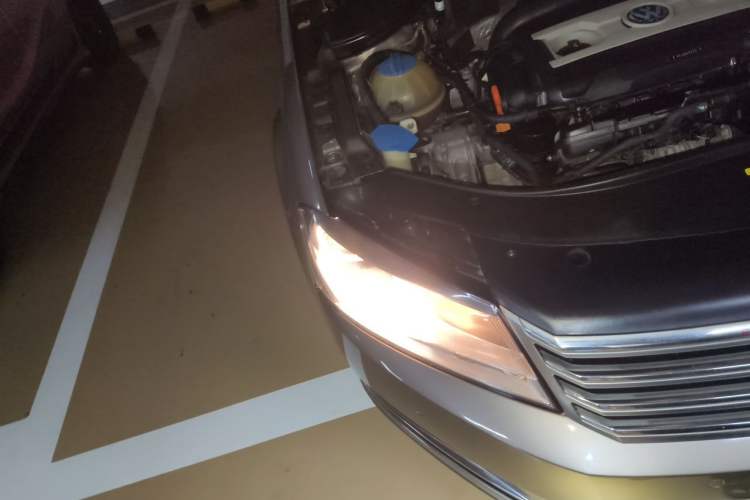 Used Volkswagen Magotan 2013 1.8TSI Premier Model Right Front Headlight