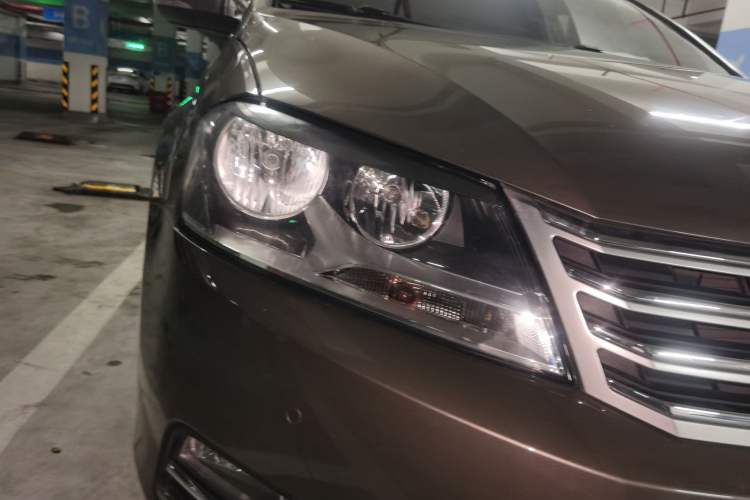 Used Volkswagen Magotan 2013 1.8TSI Premier Model Right Front Headlight
