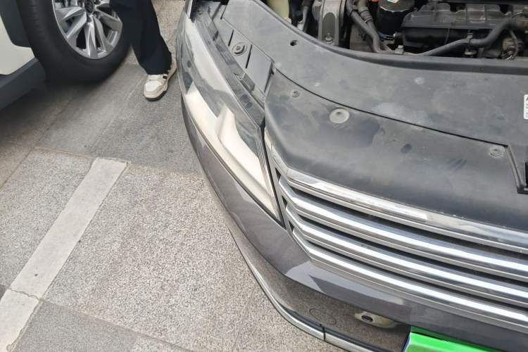 Used Volkswagen Magotan 2013 1.8TSI Premier Model Right Front Headlight