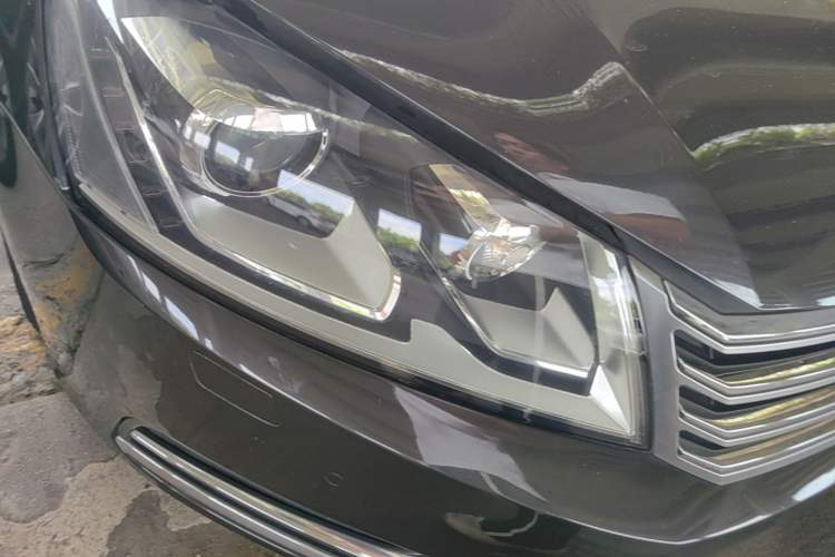 Used Volkswagen Magotan 2013 1.8TSI Luxury Model Right Front Headlight