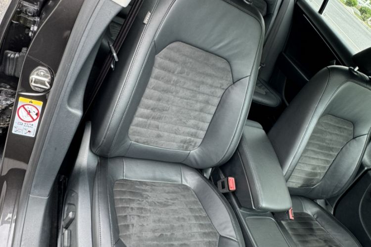 Used Volkswagen Magotan 2013 2.0 TSI Prestige Model Right Front Seat