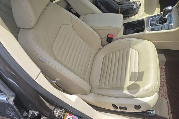 Used Volkswagen Magotan 2013 1.8TSI Premier Model Right Front Seat