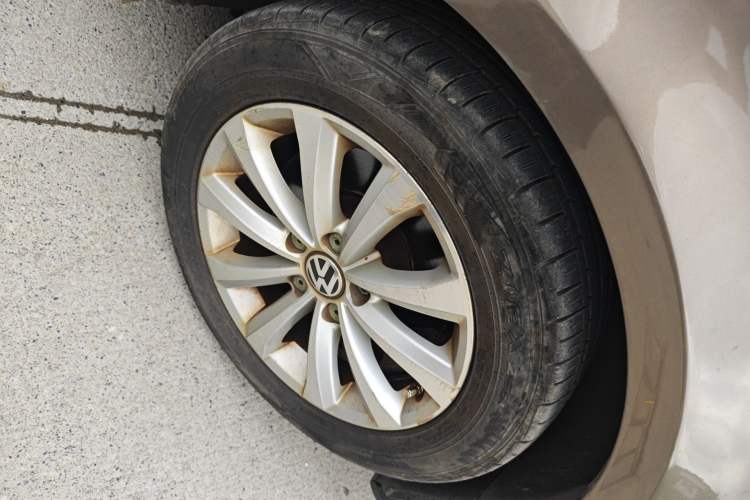 Used Volkswagen Magotan 2013 1.8TSI Luxury Model Right Front Wheel Hub