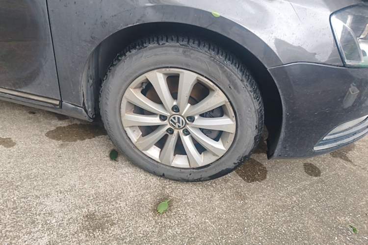 Used Volkswagen Magotan 2013 1.8TSI Premier Model Right Front Wheel Hub