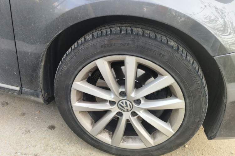 Used Volkswagen Magotan 2013 1.8TSI Prestige Model Right Front Wheel Hub