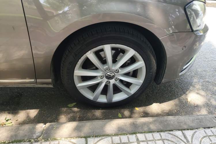 Used Volkswagen Magotan 2013 2.0 TSI Prestige Model Right Front Wheel Hub