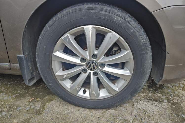 Used Volkswagen Magotan 2013 1.8TSI Luxury Model Right Front Wheel Hub