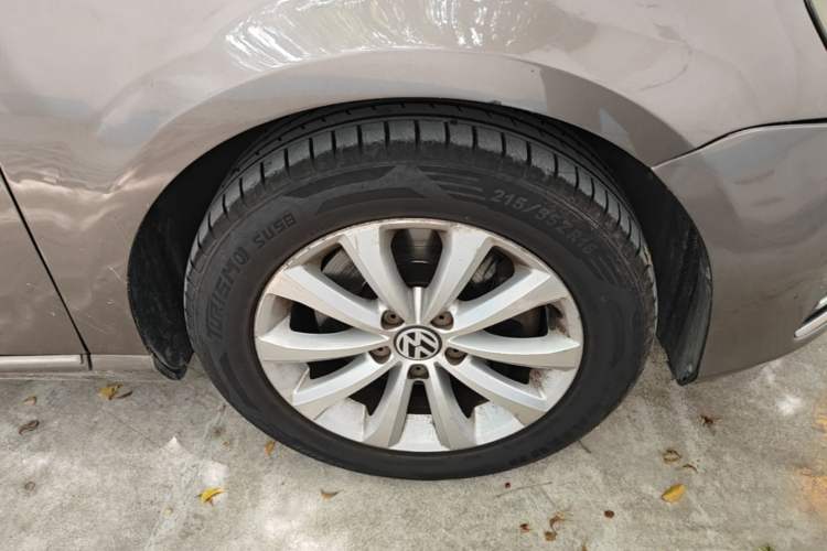 Used Volkswagen Magotan 2013 1.8TSI Luxury Model Right Front Wheel Hub