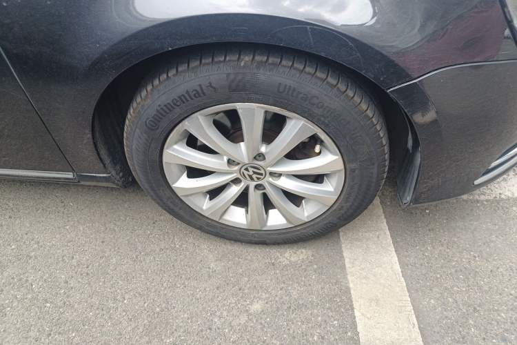 Used Volkswagen Magotan 2013 2.0 TSI Luxury Model Right Front Wheel Hub