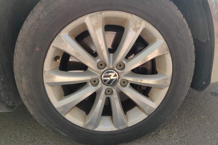Used Volkswagen Magotan 2013 1.8TSI Luxury Model Right Front Wheel Hub