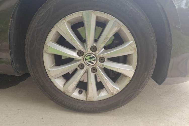 Used Volkswagen Magotan 2013 1.8TSI Premier Model Right Front Wheel Hub
