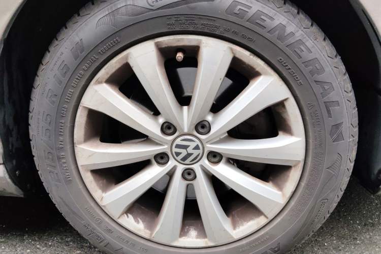 Used Volkswagen Magotan 2013 1.8TSI Luxury Model Right Front Wheel Hub
