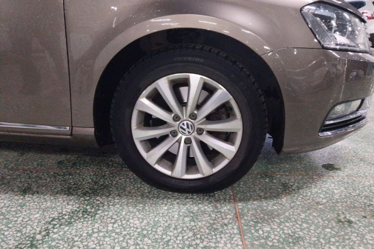 Used Volkswagen Magotan 2013 1.8TSI Luxury Model Right Front Wheel Hub