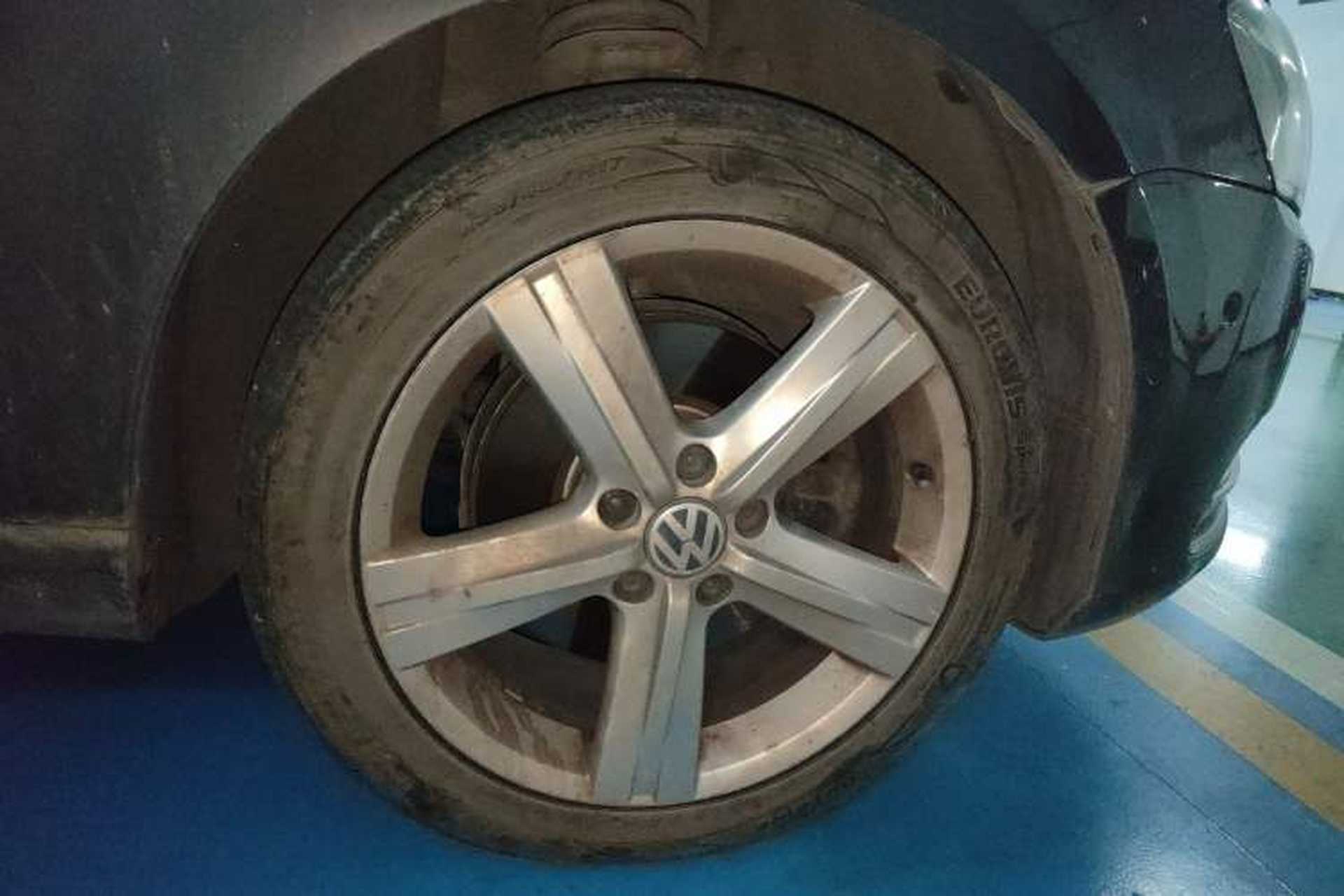 Used Volkswagen Magotan 2013 2.0 TSI Ultimate Model Right Front Wheel Hub