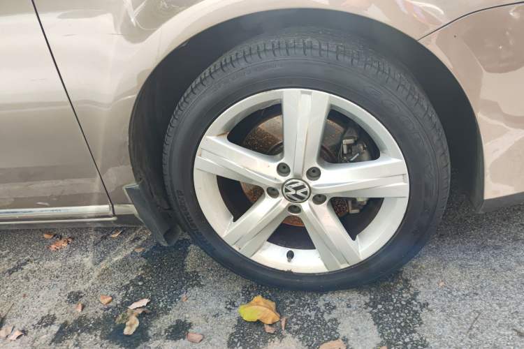 Used Volkswagen Magotan 2013 1.8TSI Prestige Model Right Front Wheel Hub