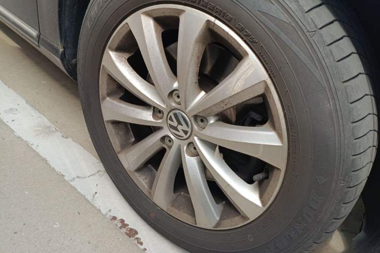 Used Volkswagen Magotan 2013 1.8TSI Luxury Model Right Front Wheel Hub