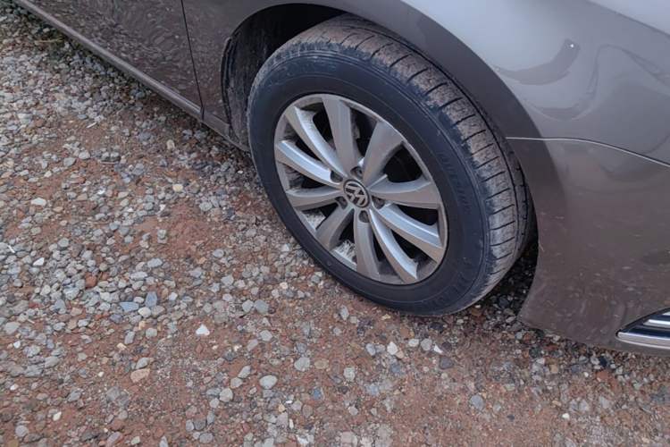 Used Volkswagen Magotan 2013 1.8TSI Luxury Model Right Front Wheel Hub