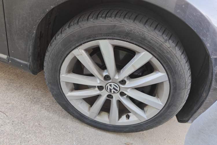 Used Volkswagen Magotan 2013 1.8TSI Luxury Model Right Front Wheel Hub