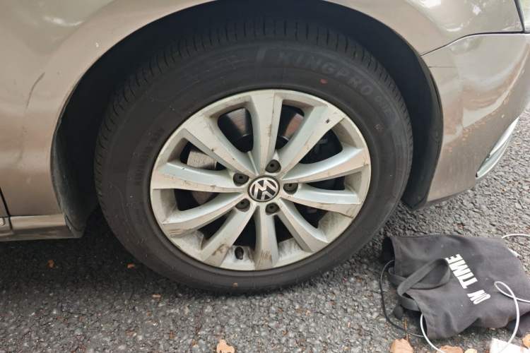 Used Volkswagen Magotan 2013 1.8TSI Premier Model Right Front Wheel Hub