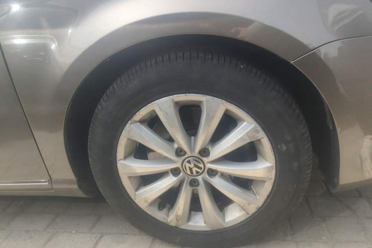 Used Volkswagen Magotan 2013 1.8TSI Luxury Model Right Front Wheel Hub