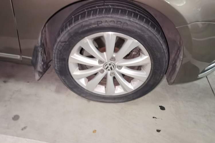 Used Volkswagen Magotan 2013 1.8TSI Premier Model Right Front Wheel Hub