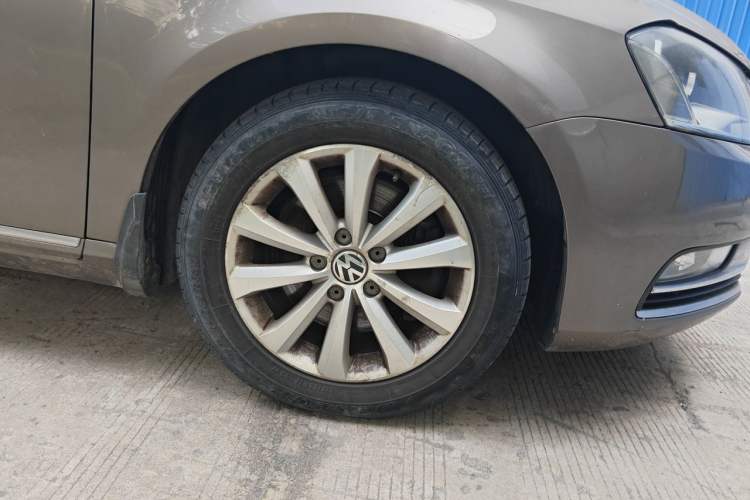 Used Volkswagen Magotan 2013 1.8TSI Premier Model Right Front Wheel Hub