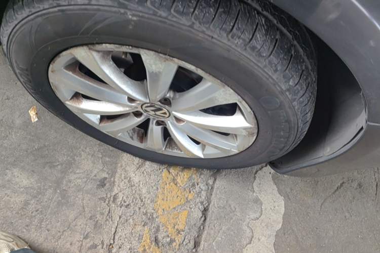 Used Volkswagen Magotan 2013 1.8TSI Luxury Model Right Front Wheel Hub