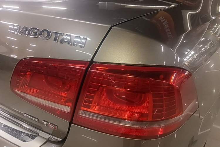 Used Volkswagen Magotan 2013 1.8TSI Premier Model Right Rear Taillight
