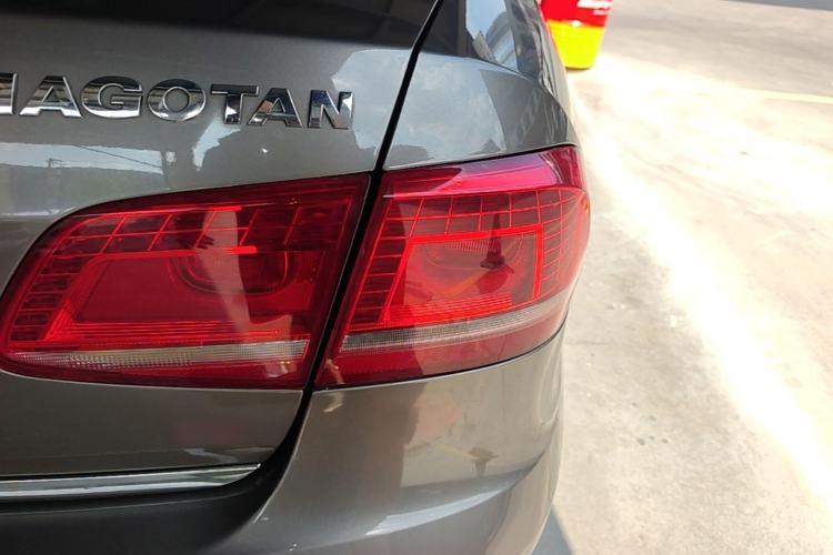 Used Volkswagen Magotan 2013 2.0 TSI Luxury Model Right Rear Taillight