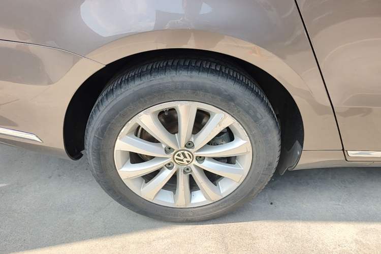 Used Volkswagen Magotan 2013 2.0 TSI Luxury Model Right Rear Wheel Hub