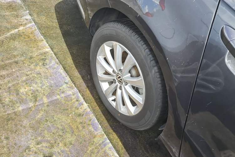 Used Volkswagen Magotan 2013 1.8TSI Premier Model Right Rear Wheel Hub