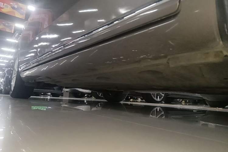 Used Volkswagen Magotan 2013 1.8TSI Premier Model Right Side Sill