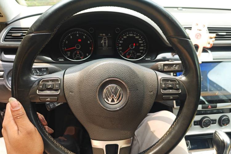 Used Volkswagen Magotan 2013 1.8TSI Luxury Model Steering Wheel
