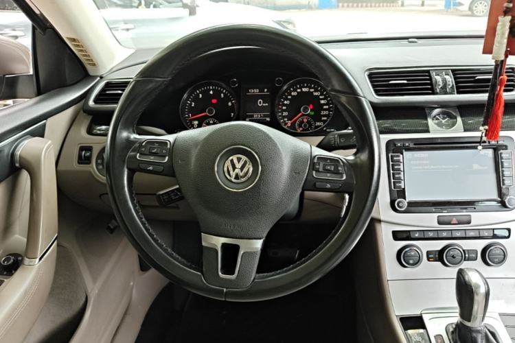 Used Volkswagen Magotan 2013 1.8TSI Luxury Model Steering Wheel
