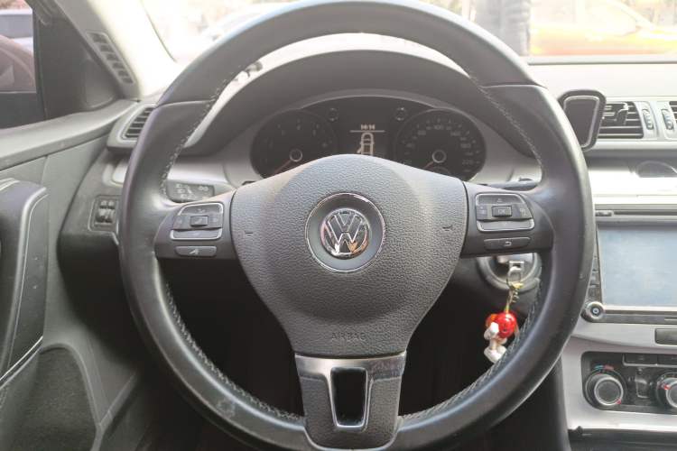 Used Volkswagen Magotan 2013 1.8TSI Premier Model Steering Wheel