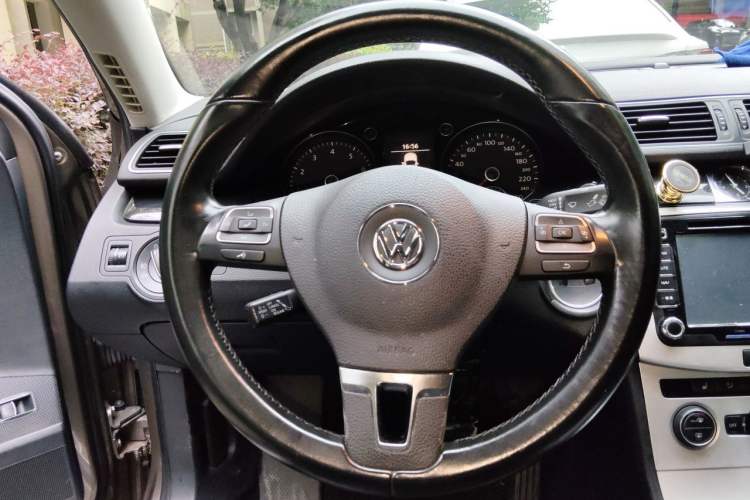 Used Volkswagen Magotan 2013 1.8TSI Luxury Model Steering Wheel