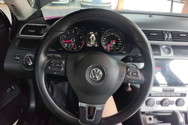 Used Volkswagen Magotan 2013 2.0 TSI Luxury Model Steering Wheel