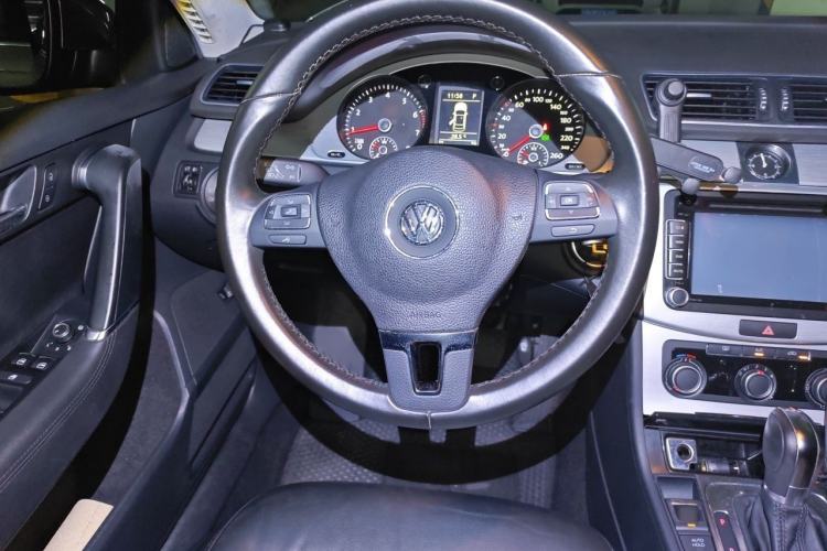 Used Volkswagen Magotan 2013 1.8TSI Premier Model Steering Wheel