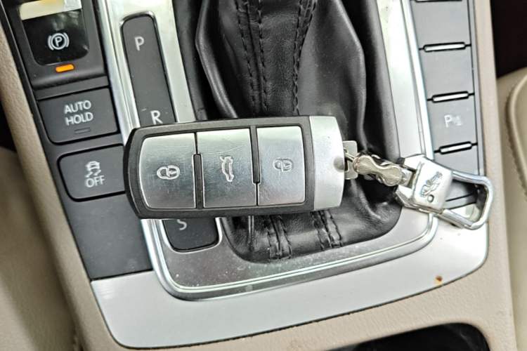 Used Volkswagen Magotan 2013 1.8TSI Luxury Model Vehicle Key